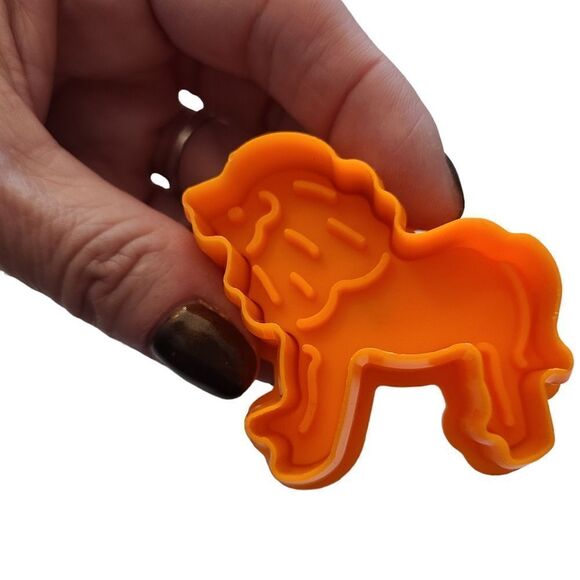 ANIMAL CRACKER Cookie Cutters Set of Four Press Pin NWOT - Picture 6 of 7